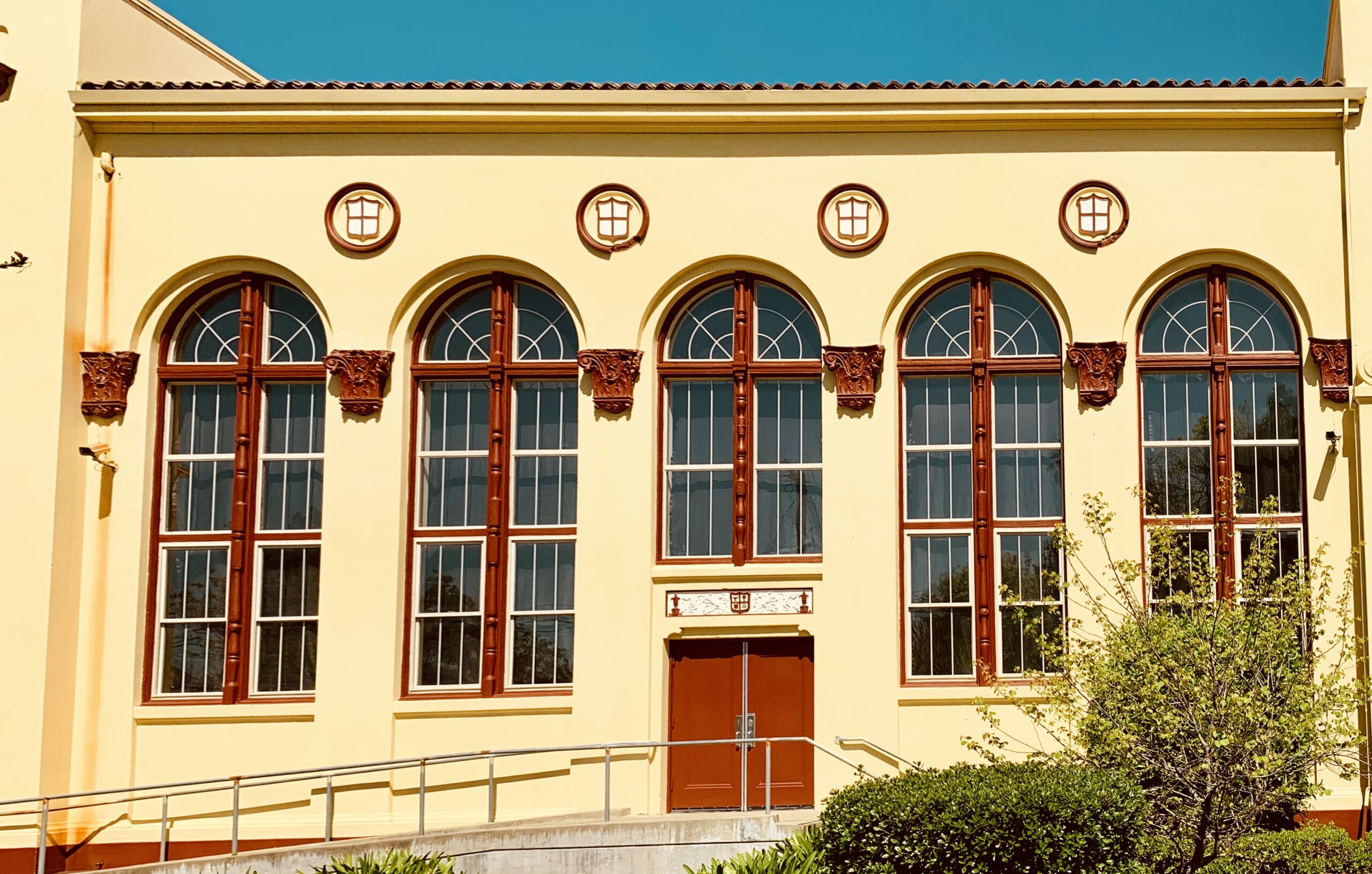 West End's Lincoln School's Iconic 1920s Architectural Detail